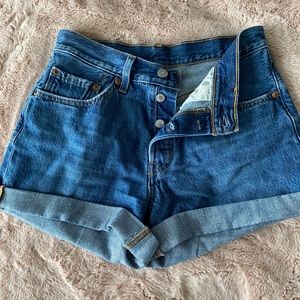 never worn levi shorts